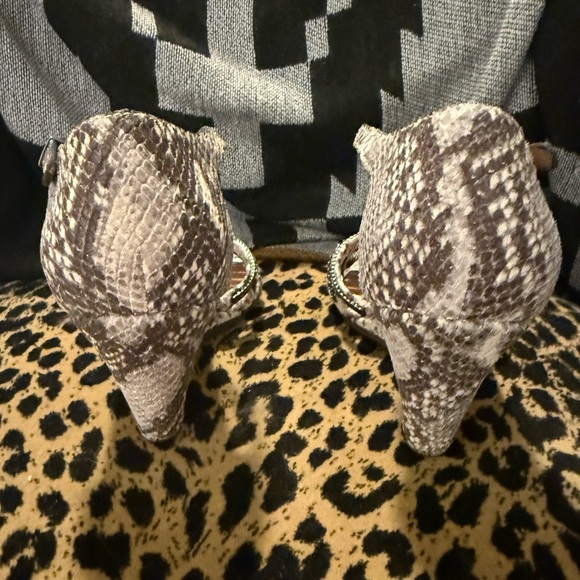 Bacio 61 Chic Black and Gray Wedge Shoes with Shimmery Texture - Picture 3 of 6